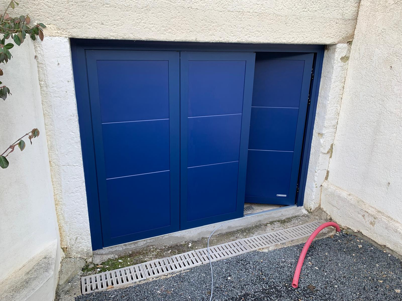 Atelier de menuiserie spécialisé dans la pose de fenêtres coulissantes en PVC double vitrage à Elbeuf près de Rouen 76