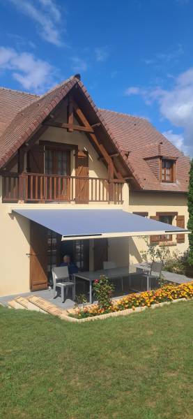 installation store banne sur mesure Normandie motorisation solaire Leroy Fermetures