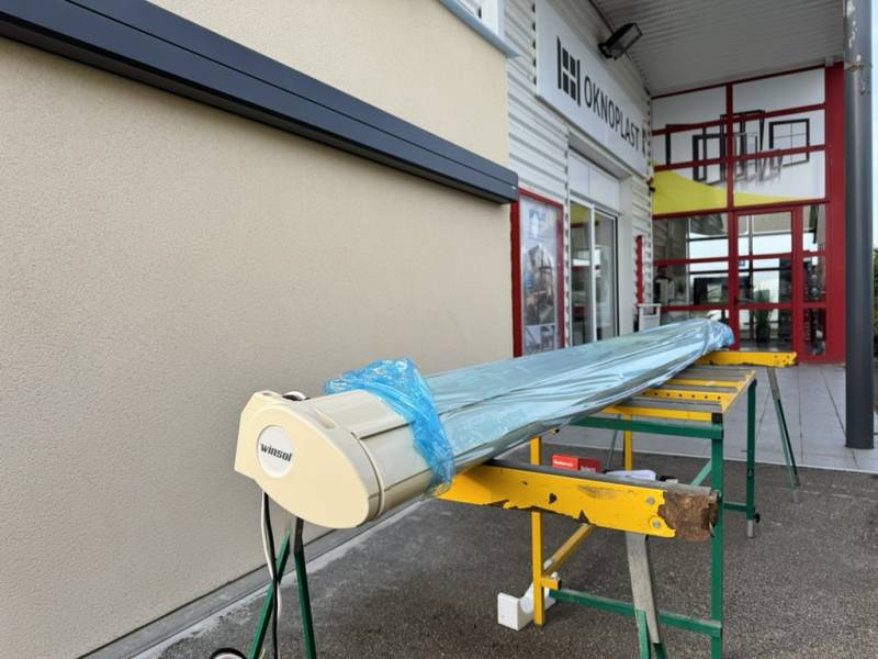 showroom store banne leroy fermetures crosville la vieille