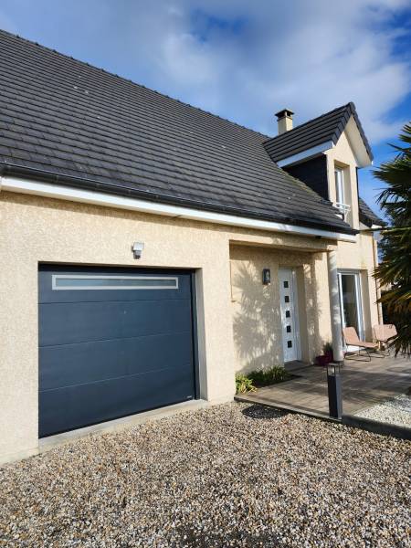 : Pose porte de garage sectionnelle plafond ALUDOOR anthracite 7016 sur mesure autour du Neubourg par LEROY FERMETURES 