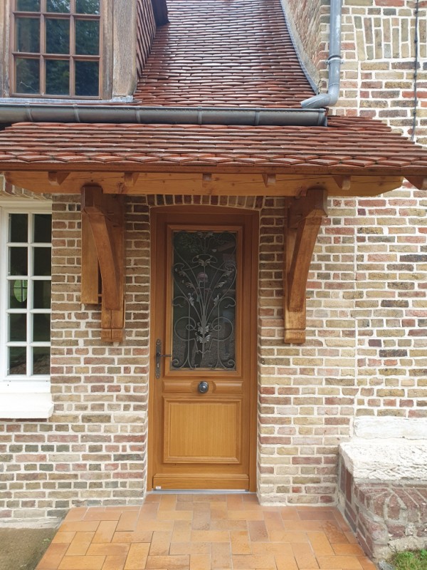 Fournitures et pose de cette jolie porte en bois sur Évreux par Leroy Fermetures proche du Neubourg 27