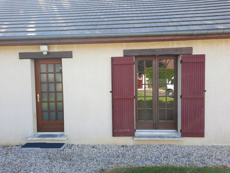 Remplacement fenêtres bois par du pvc blanc oscillo battant avec petits bois Oknoplast sur conches en Ouche par Leroy Fermetures (27)