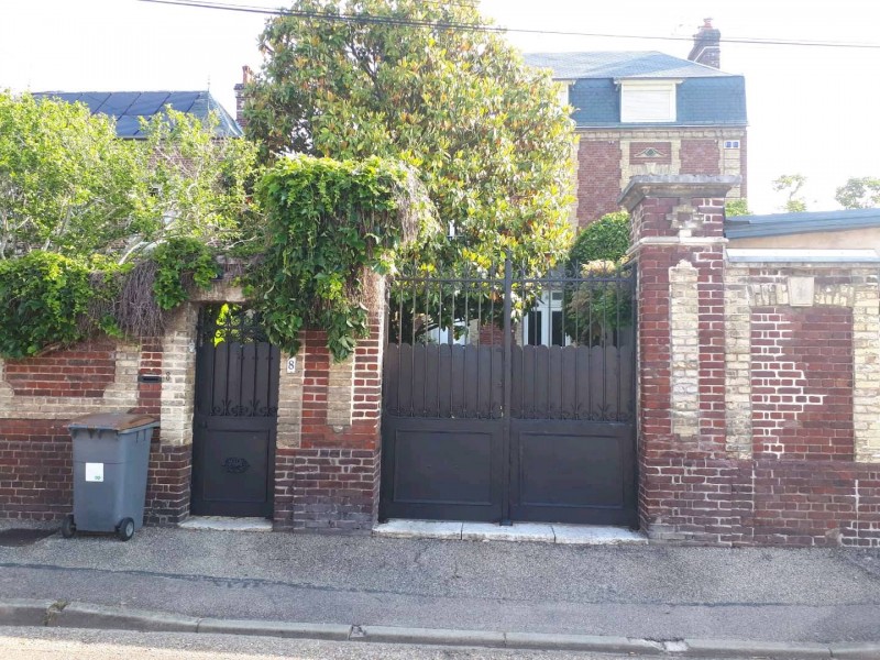 Dépose et pose d'un nouveau portail sur la région d'Elbeuf par Leroy Fermetures (27) Le Neubourg