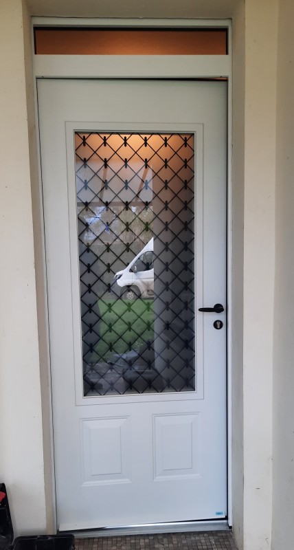 Pose d'une Porte d'entrée Acier en dépose totale sur le plateau du Neubourg par Leroy Fermetures 27110
