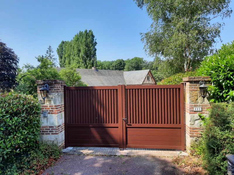 Changement de portail pour cette belle maison normande proche du Neubourg