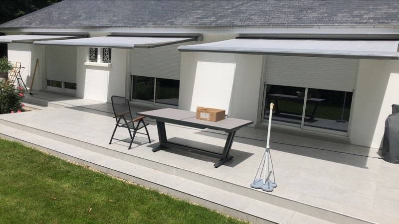 Installateur pour poser un stores sur-mesure pour vos baie vitrée à beaumont le roger 27 par leroy fermetures du Neubourg