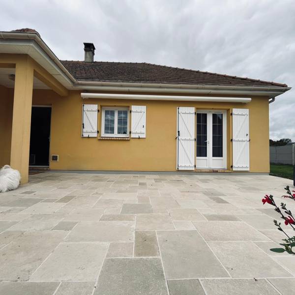 Fourniture et pose d'un store banne à coffre près du Neubourg 27110