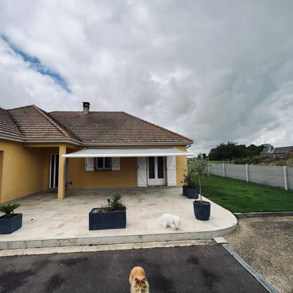 Fourniture et pose d'un store banne à coffre près du Neubourg 27110