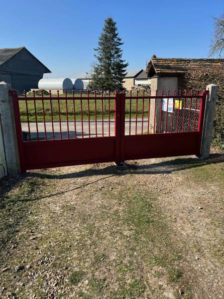 Portail aluminium rouge 3004 SUR MESURE PERSONNALISÉ MANUEL LEROY 