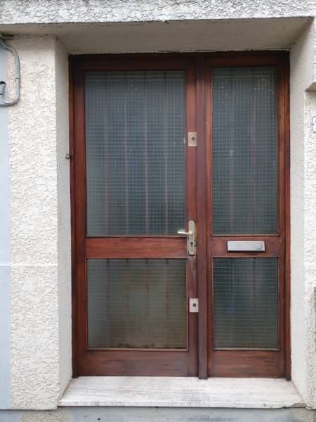 Pose et installation d'une porte d'entrée de couleur bois à Elbeuf proche de Tourville la rivière