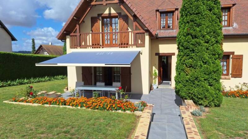 store banne solaire WINSOL LUMISOLAR ivoire toile grise terrasse Passy-sur-Eure