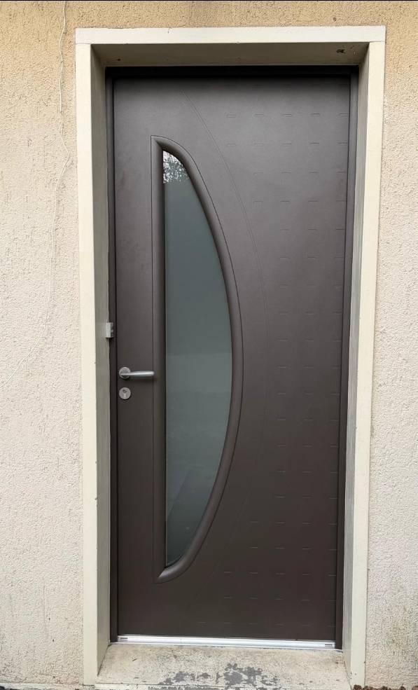 Installation porte entrée Normandie LEROY FERMETURES