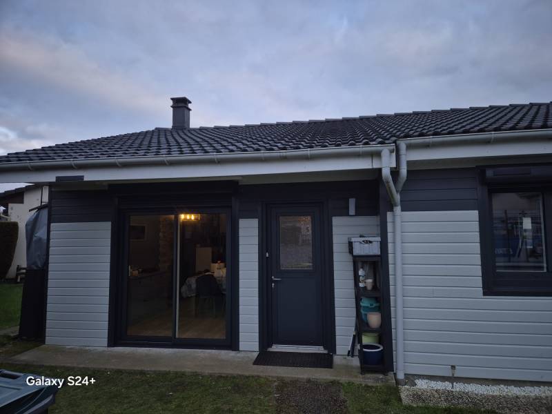 Porte d’entrée aluminium moderne gris anthracite à Louviers