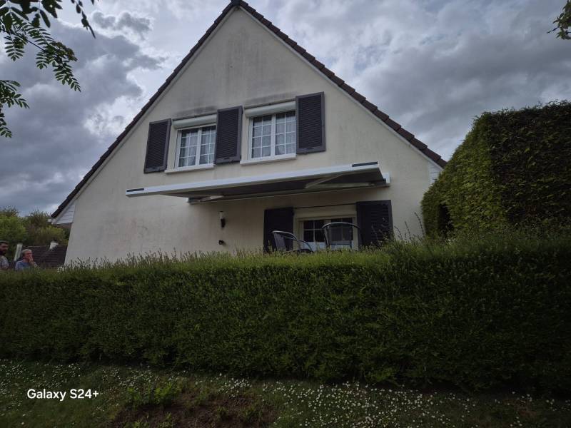 Store banne aluminium et toile D319 au Neubourg près d’Évreux