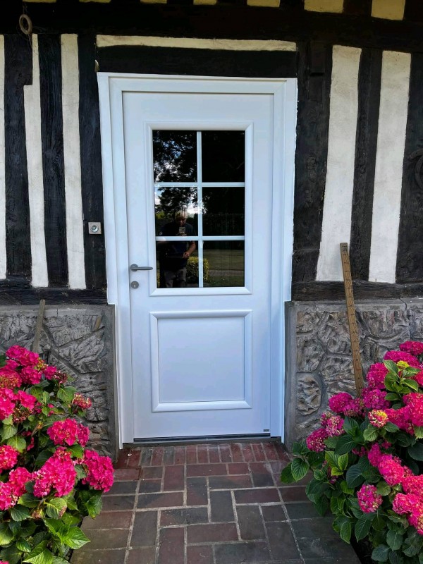 Porte d'entree BEL'M pour maison normande posé proche de nassandres 27