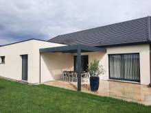 Leroy Fermetures -  Installation d'une porte de garage sectionnelle pour une maison individuelle à Le Neubourg près d'Evreux 27000