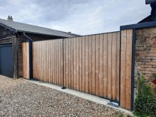 Leroy Fermetures -  Trouver un artisan à Grand Bourgtheroulde proche de Bourg-Achard 27310 pour la pose d'un portail coulissant en PVC