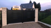 Leroy Fermetures -  Installation d'un portail double ventaux motorisé à Brionne près de Bernay 27300