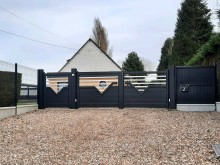 Leroy Fermetures -  Vente et installation de volets persiennes en bois proche de Conches-en-Ouche dans l'Eure